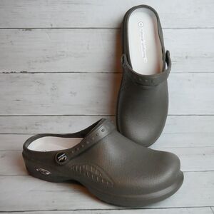 Natural Uniforms Ultralite Women's Size 8 Nursing Medical Clogs with Strap Gray